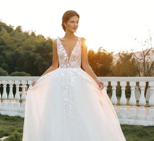 tips for buying a wedding dress online